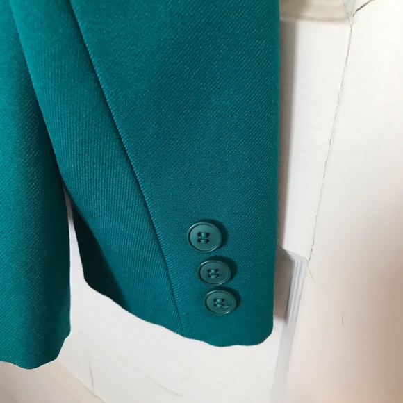 Fresh from Laurie’s closet - Picture 3 of 7